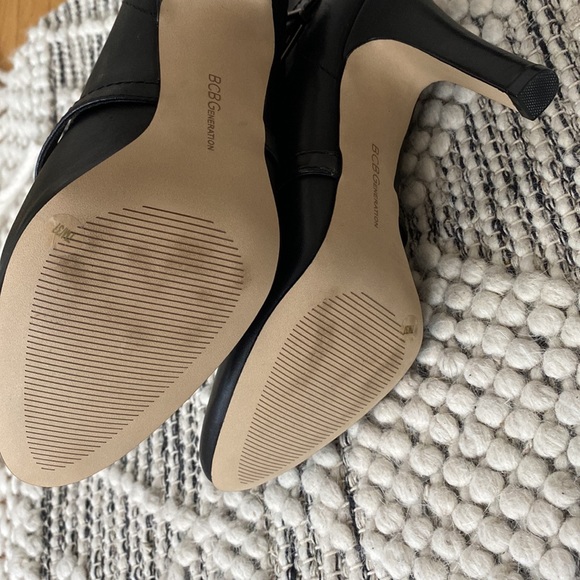 Black booties BCBG - Picture 2 of 2